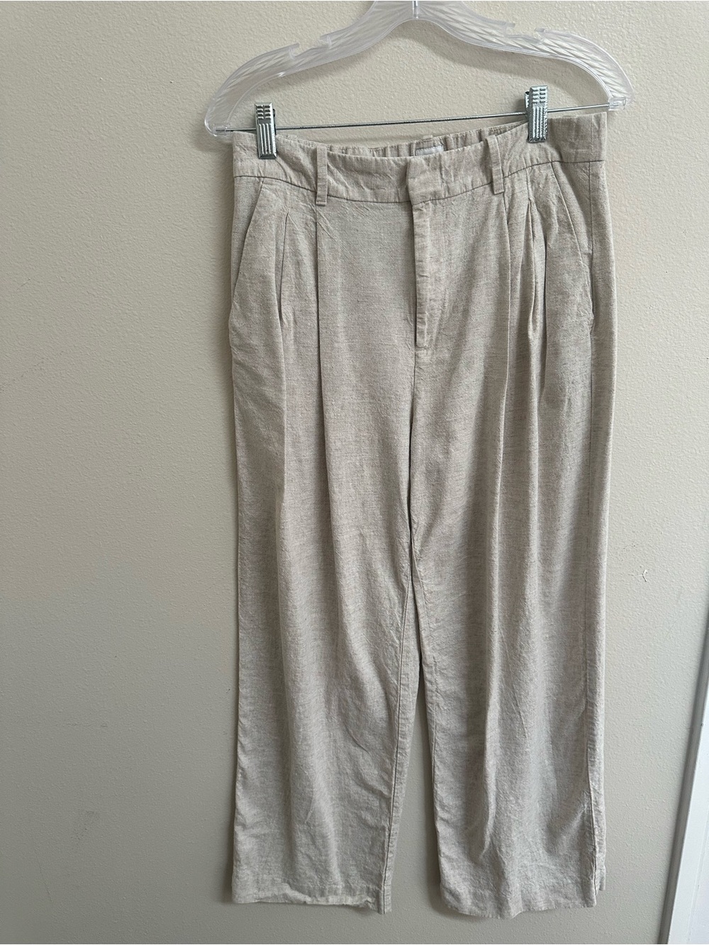 GAP Women’s 6P Light Beige Pleated Chinos